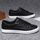 Oliwier | Białe sneakersy – Klasyczna elegancja i uniwersalność