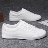 Oliwier | Białe sneakersy – Klasyczna elegancja i uniwersalność